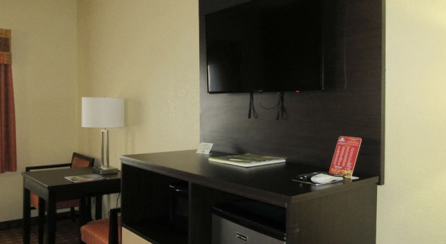 Quality Inn & Suites Benton Harbor, Rezerwuj Hotel Benton Harbor Michigan