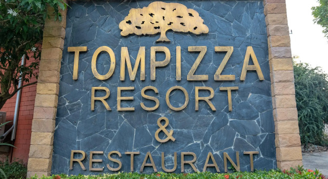 Tom Pizza Resort, Забронировать Курортный отель Отели Ко Самет с парковкой, рядом с Пляж Ао Прао, Парковка