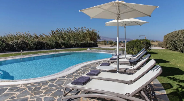 Вилла с 4 комнатами рядом с пляжем Aqua Breeze Villas on the beach
