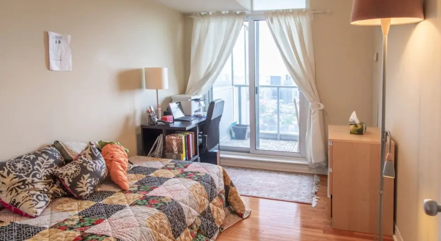 2 Bedroom North York Condo With a Pool and Gym, Varaa Hotelli North York 