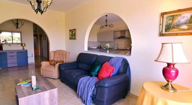 Peaceful Haven With Stunning Views Close to sea