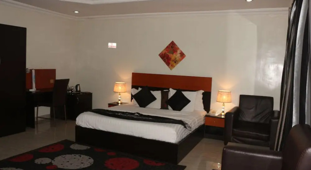 Номер Executive Fresh Spring Hotels & Towers