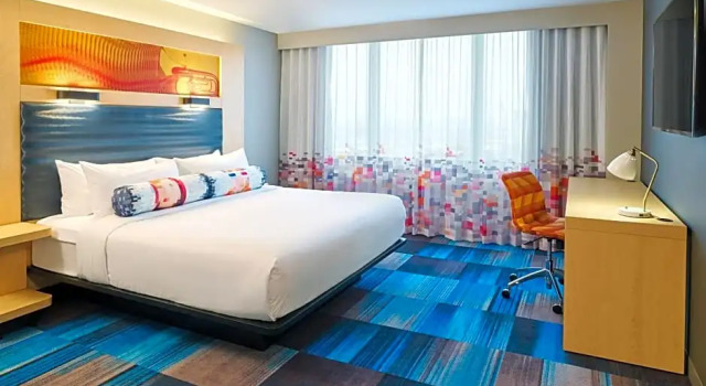 Номер Standard Aloft by Marriott South Bend