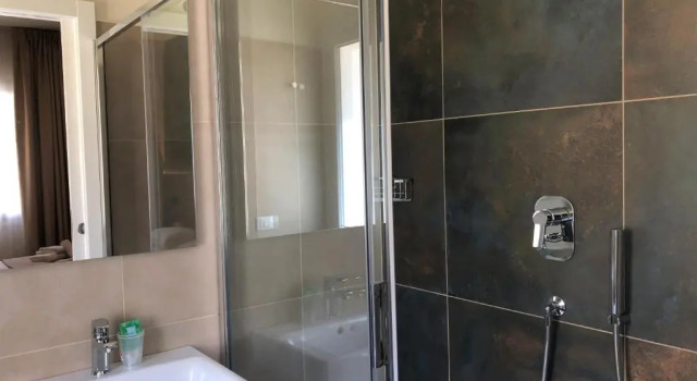 Трёхместный номер Standard с балконом Hotel Suez