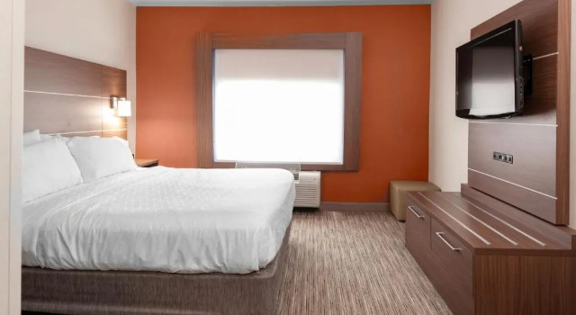 Люкс Holiday Inn Express & Suites Interstate 90 by IHG