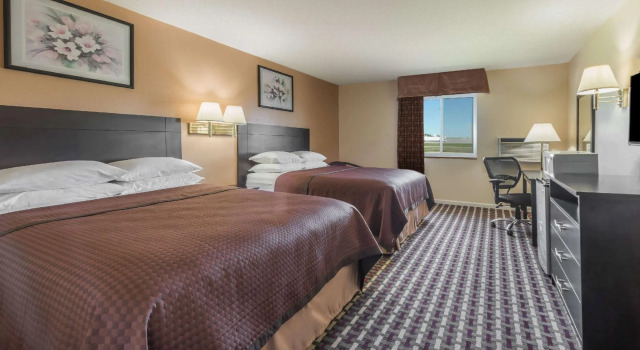 Четырёхместный номер Standard Super 8 by Wyndham Higginsville