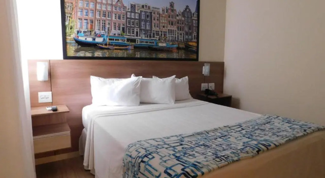 Полулюкс Hotel Amsterdam Montes Claros
