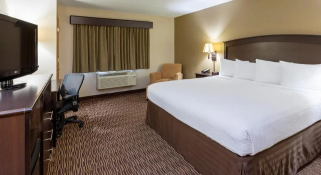 Номер Standard AmericInn by Wyndham Beaver Dam