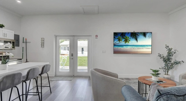 Guest House In a Downtown Bonita Springs Compound