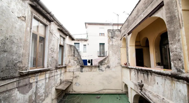 Vico Fico nel centro di Napoli, Забронировать Отель Неаполь - исторический центр Неаполь, рядом с Церковь Пио Монте делла Мизерикордия