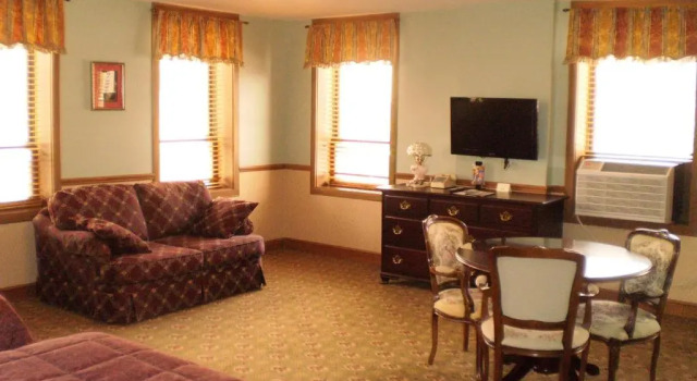 Четырёхместный номер Deluxe Hotel Millersburg