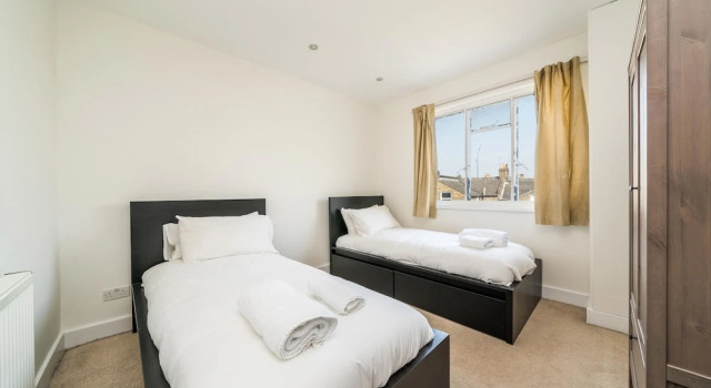 2 Bedroom Flat in Heart of Battersea near Station, Varaa Hotelli 3 tähden hotellit kohteessa Merseyside, 3*
