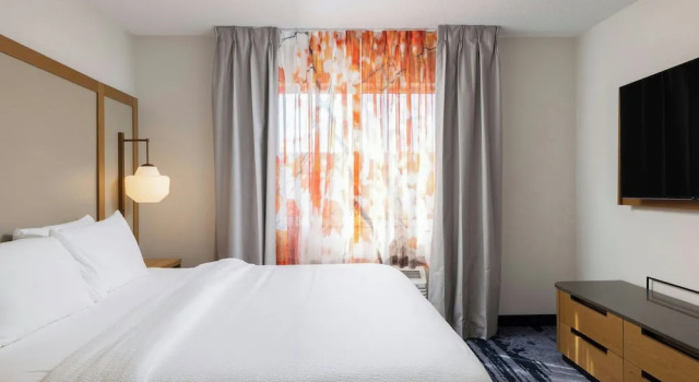 Люкс Fairfield by Marriott Inn & Suites Grand Rapids Airport