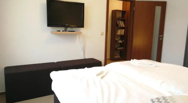 Apartmány Duo, Rezerwuj Hotel Hotele w Central Bohemia z parkingiem, Parking