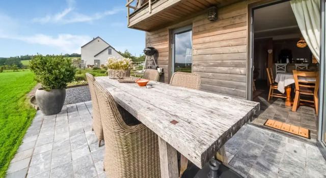 Tranquil Holiday Home in Mont with bubble bath, Terrace, Garden