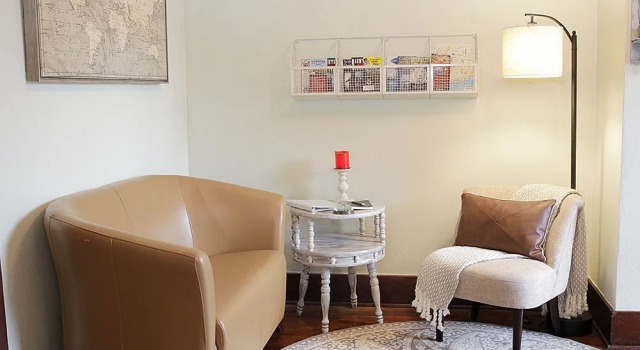 LARGE 2BR in Warehouse District HEART OF NOLA, Забронировать Отель Новый Орлеан Луизиана, рядом с Казино Harrah's New Orleans