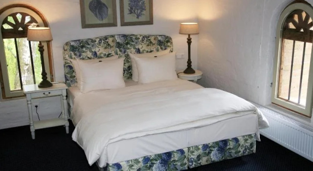 Hotel Alter Kornspeicher, Забронировать Отель Нойштрелиц Feldberg Lake District, рядом с Славянская деревня в городе Нойштрелиц