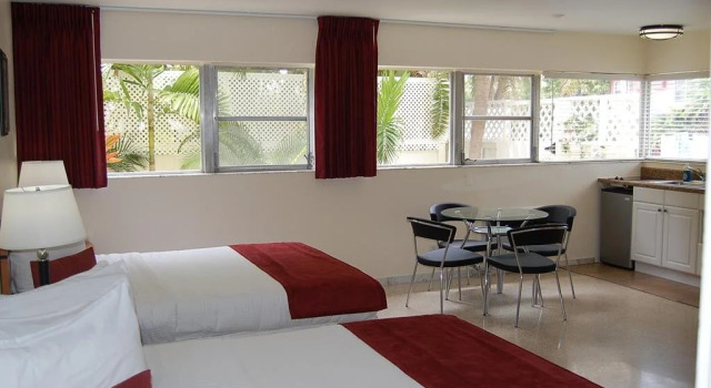 Alcazar Resort- Gay Mens Resort, Забронировать Курортный отель Курортные отели Форт-Лодердейл, рядом с Пляж Канайн-Бич, Курортный отель