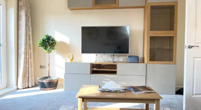 Lovely, stylish townhouse with free parking!