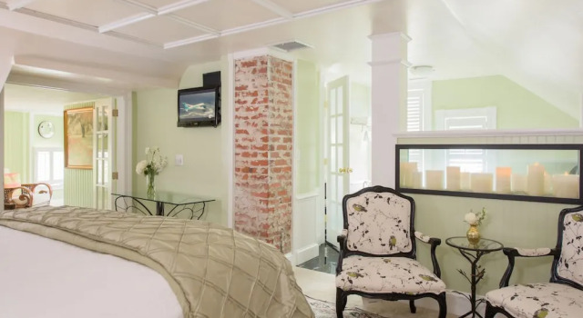 Люкс White Doe Inn Bed & Breakfast