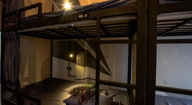 Кровать в общем номере The Like Hostel & Cafe