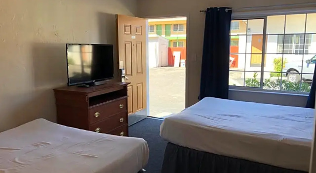 Четырёхместный номер Standard Motel 6 Santa Cruz, CA
