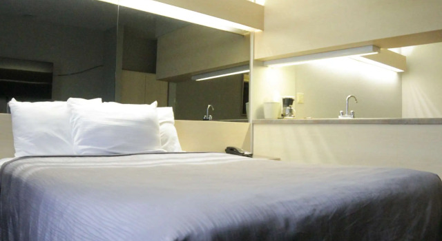 Двухместный люкс c 1 комнатой Americas Best Value Inn and Suites - Jackson
