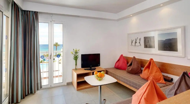 Апартаменты с видом на бассейн Sunwing Resort And Spa Cala Bona