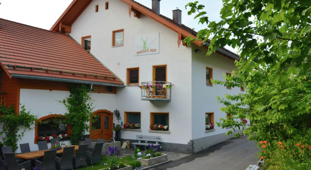 Holiday home with panoramic view and every convenience - spa, Varaa Lomakeskus Hotellit Baijeri pysäköinnillä, Pysäköinti