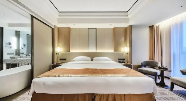 Ladisson Hotel Xinxiang Conference Center, Book Hotel Xinxiang Henan