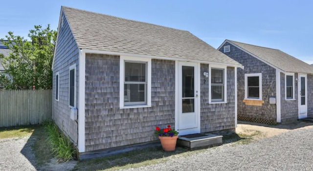 Коттедж c 1 комнатой рядом с пляжем Truro Beach Cottages