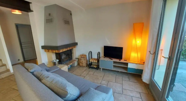 Entre lac et montagne, chaleureuse maison 3 pièces avec très belle vue lac d'Annecy. Terrasse, jardin, parking, cheminée, barbecue …., 预订 酒店 圣若里奥 阿讷西湖