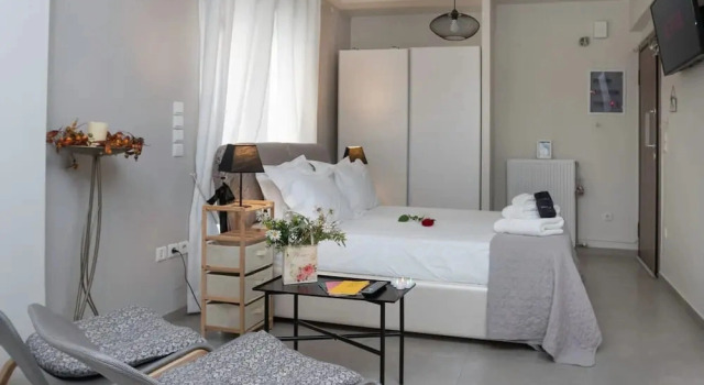 The Athenian Penthouse Studio - An Urban Haven