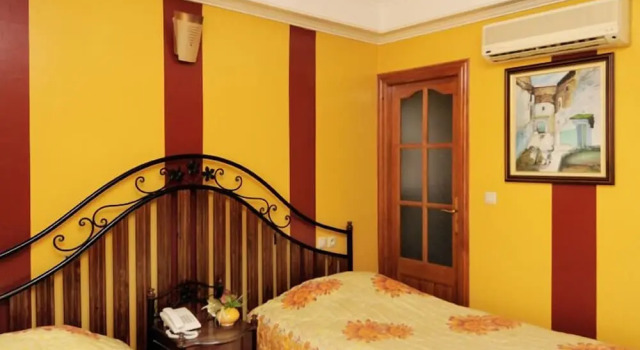 Standardowy jednoosobowy pokój i balkonem Perla Hôtel
