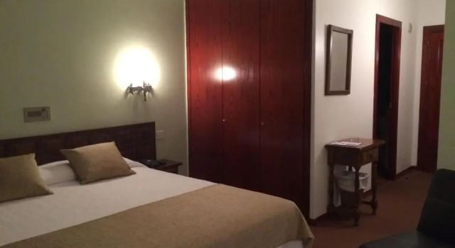 Четырёхместный номер Standard Hotel Folch