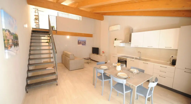 Apartment 2 Schlafzimmer mit Balkon und mit Blick auf den Innenhof Bene39