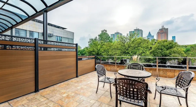 Четырёхместный номер Standard с балконом Holiday Inn Express Nanjing Xianmen by IHG