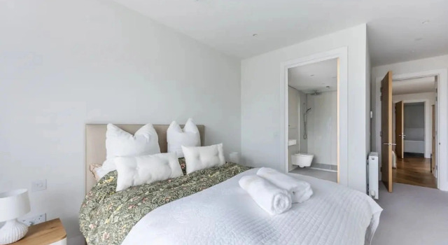 Central 3BR by Edinburgh Castle, Забронировать Апартаменты/квартира Эдинбург Midlothian, рядом с Общественная парковка Ватерлоо-плейс