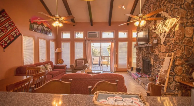 Huge Ruidoso W/ Game Room, Pool, 2 Balconies, 2 Kitchens - Sleeps 17! 6 Bedroom Condo by RedAwning, Varaa Huoneisto Ruidoso New Mexico