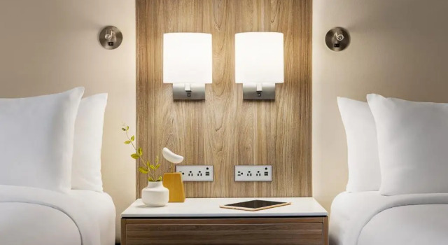 Четырёхместный номер Standard Crowne Plaza Cleveland at Playhouse Square by IHG