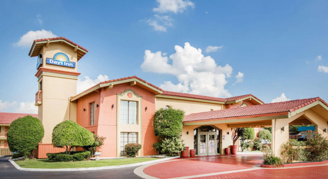 Days Inn by Wyndham Little Rock/Medical Center, Забронировать Отель Литтлрок Арканзас, рядом с Детская библиотека и образовательный центр Хиллари Родэм Клинтон