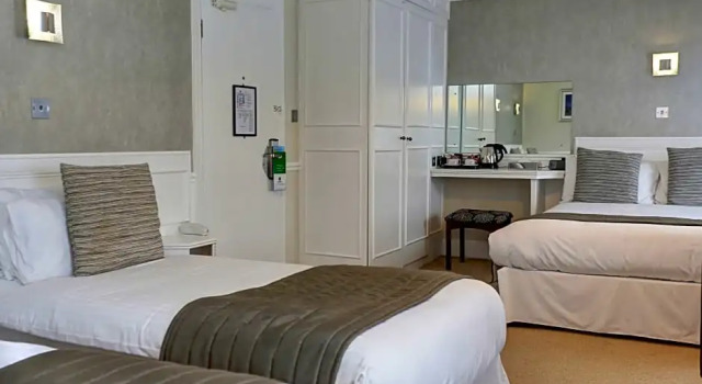 Четырёхместный семейный номер Standard Best Western Royal Hotel