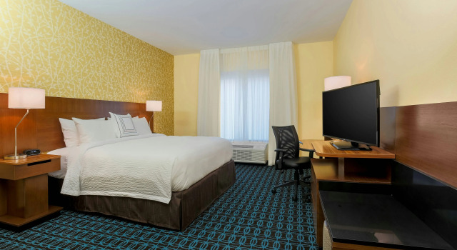 Fairfield Inn & Suites by Marriott Alexandria, Забронировать Отель Отели Александрии с бассейном, рядом с CHRISTUS St. Frances Cabrini Hospital, Бассейн