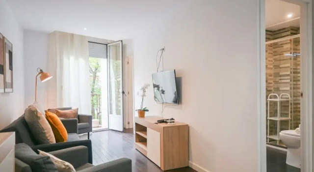 Апартаменты M Sen1692 Amplio Apartamento con Balc n en Calle