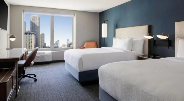 Четырёхместный номер Standard Courtyard by Marriott Chicago Downtown/River North