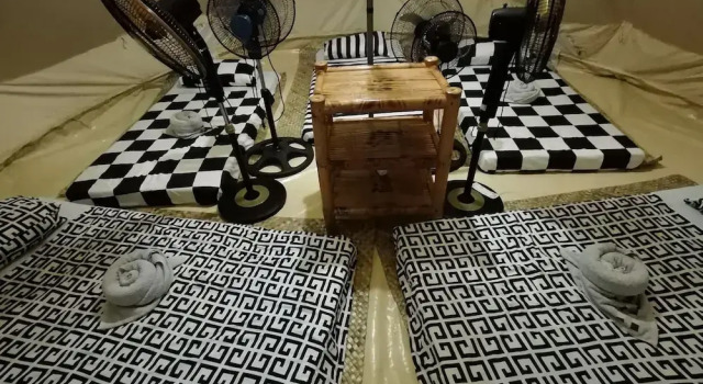 Кровать в общем номере с видом на сад Glamping Alona