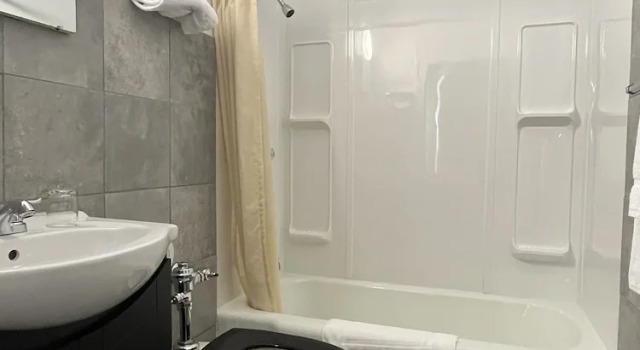 Четырёхместный номер Deluxe Royal Hotel