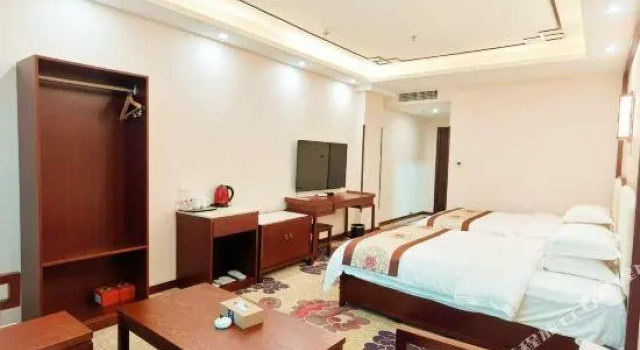 Starway Hotel Xingyi Street Garden, Book Hotel Hotels in Qianxinan with Parking, Parking