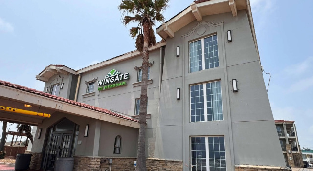 Wingate by Wyndham Galveston Beachfront at the Seawall, Забронировать Мини-отель Отели Галвестон 3 звезды, рядом с Гранд-опера 1894, 3*