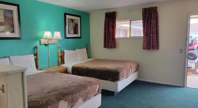 Четырёхместный номер Standard Budget Inn Motel Dalhart